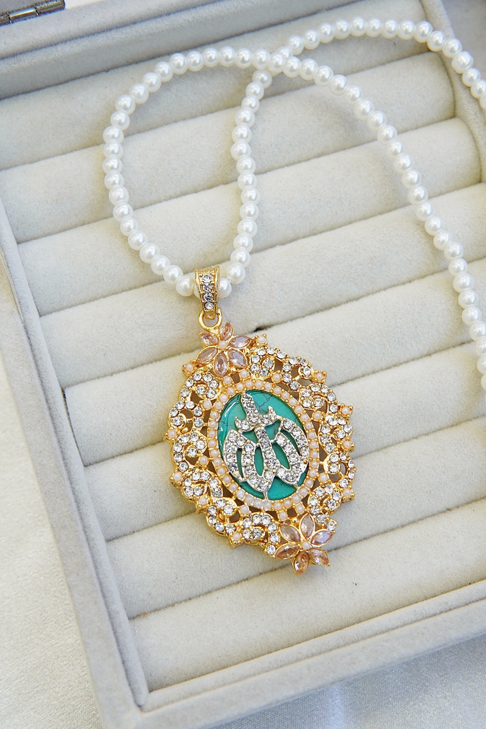 Elegant Allah Calligraphy Pearl Pendant