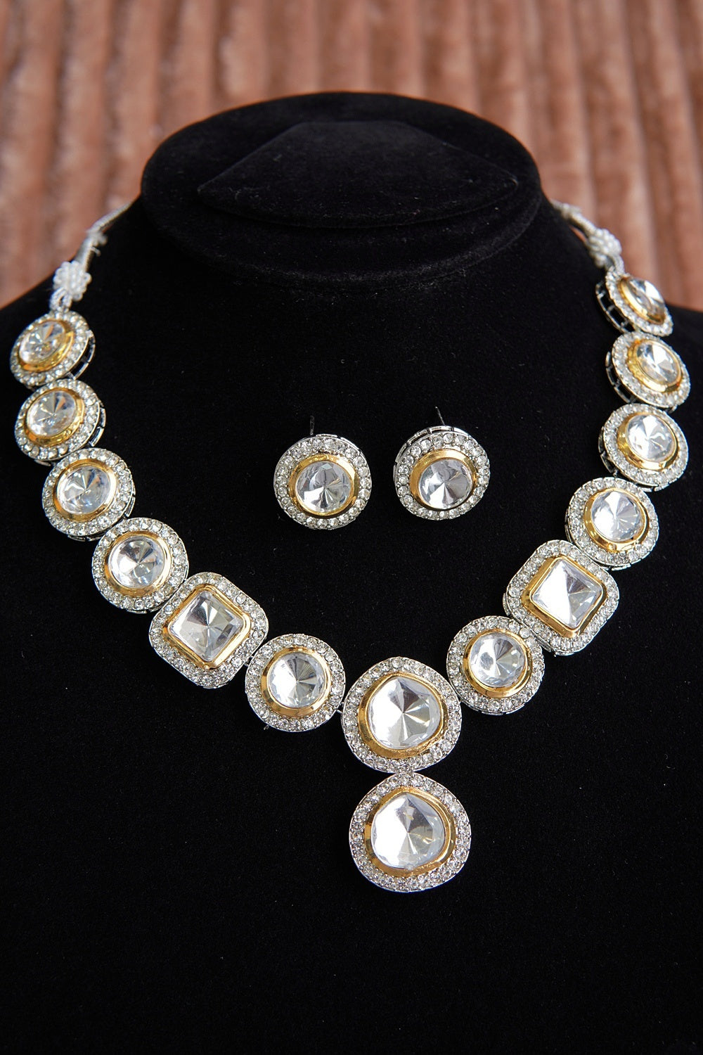 Kundan Elegance Necklace Set
