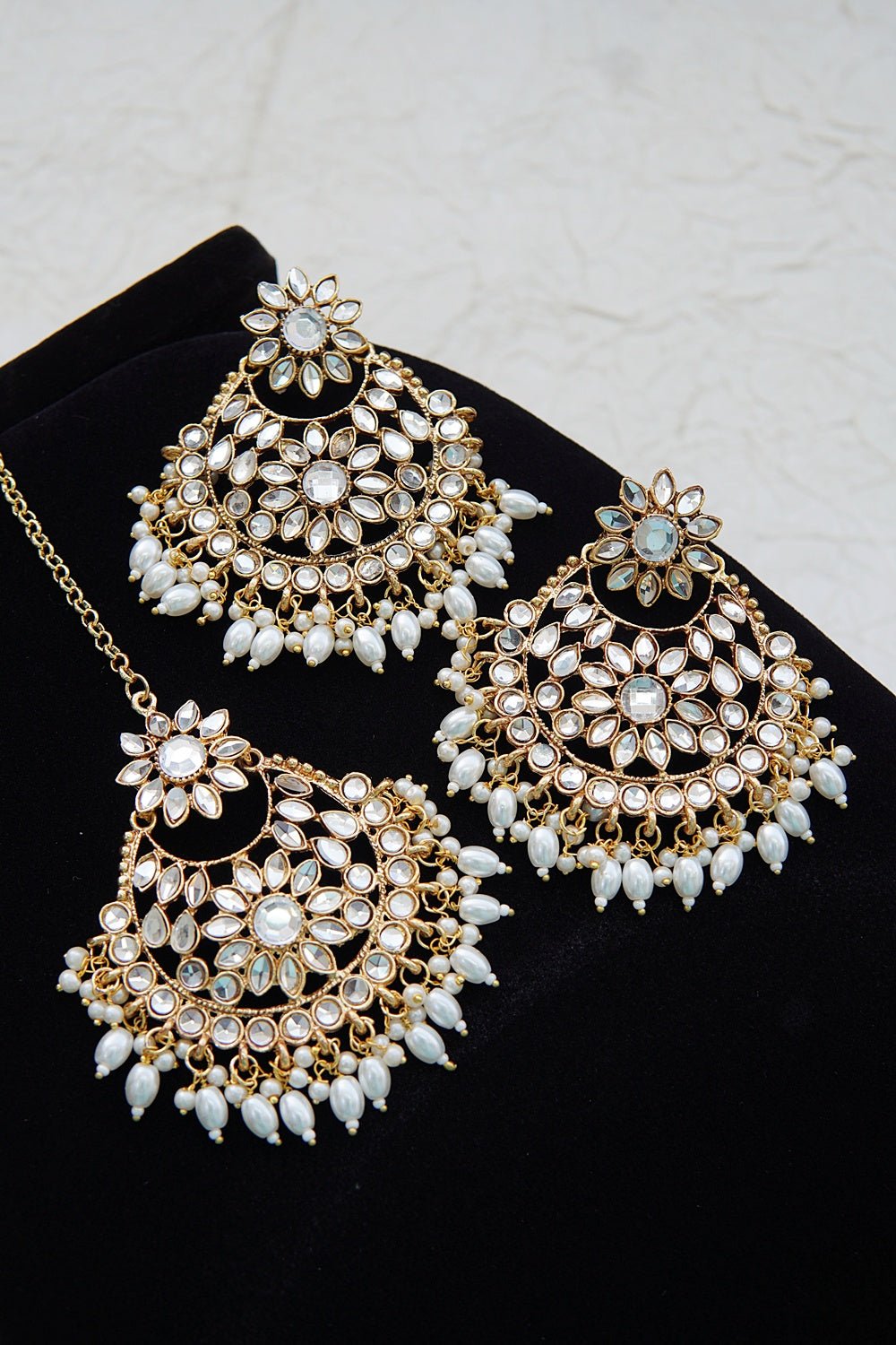 Pearl Drop Kundan Earring With Maang Tikka